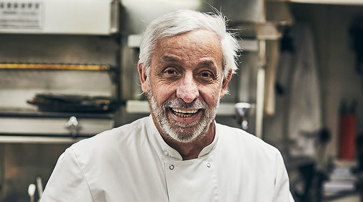 Gérard Idoux dans son restaurant Le Récamier, à Paris. Le chef emblématique de la cuisine pariisienne, haut lieu des médias, de la culture et de la politique est mort.