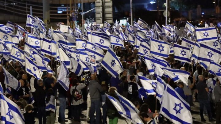 Israelis continue their protest against govt's judicial reform bill in Tel Aviv